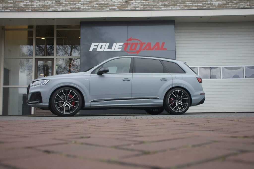 Audi Q7 e-tron in matte PPF
