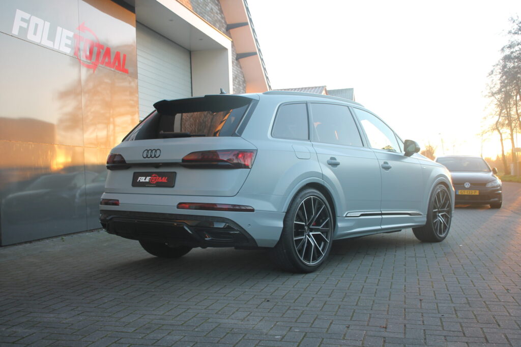 Audi Q7 e-tron in matte PPF