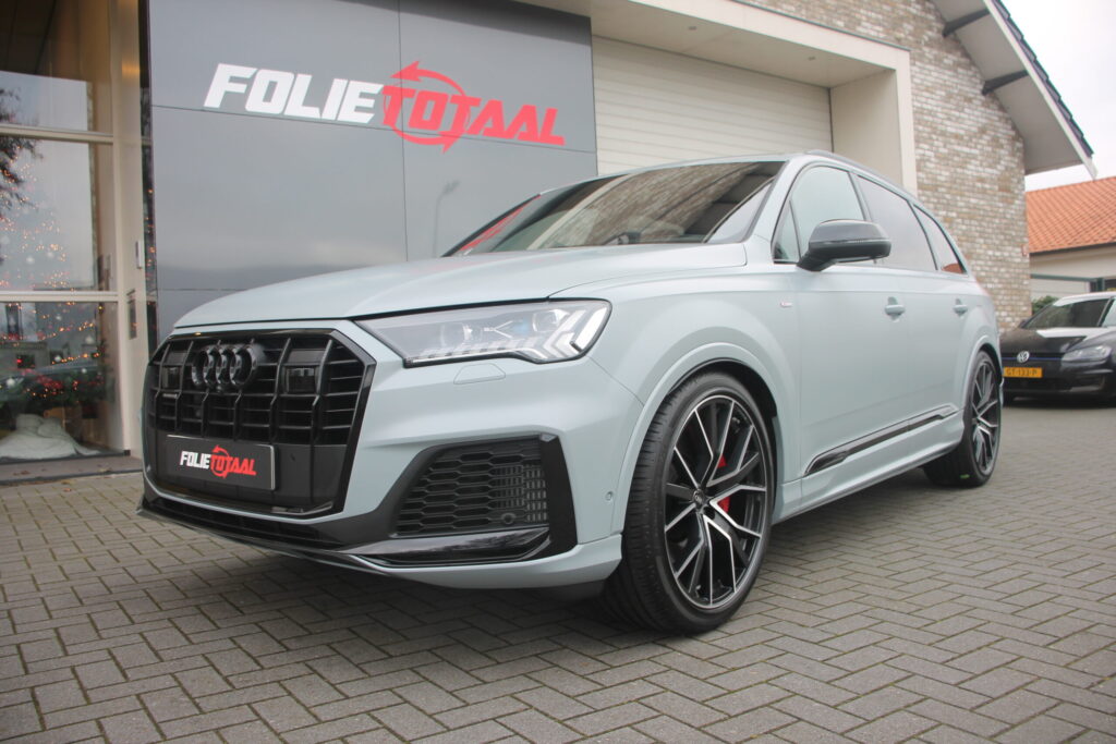 Audi Q7 e-tron in matte PPF