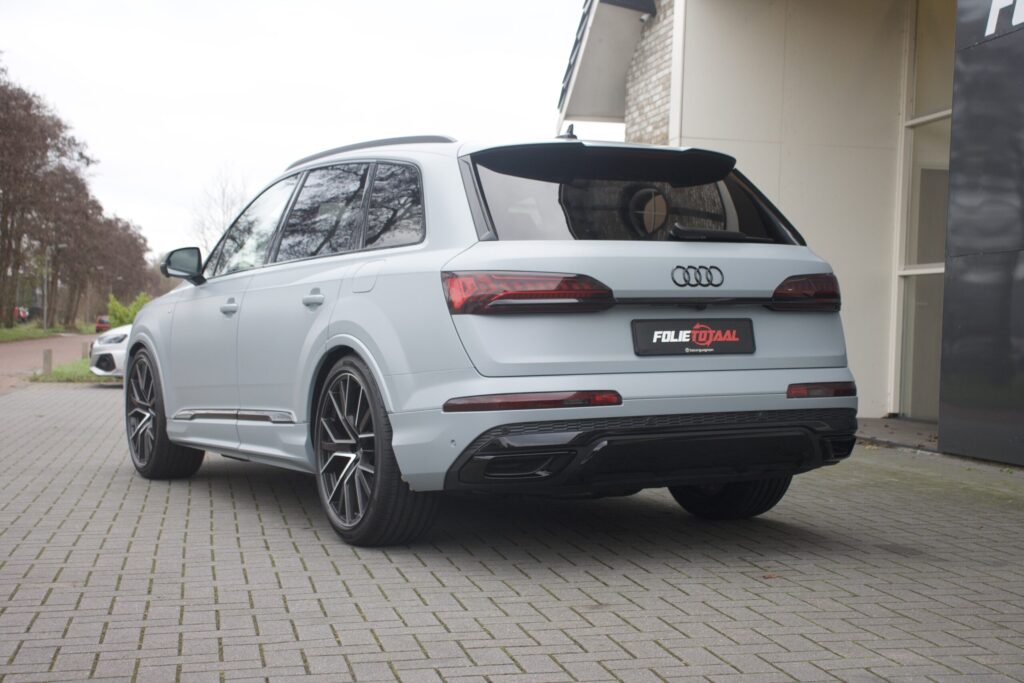 Audi Q7 e-tron in matte PPF