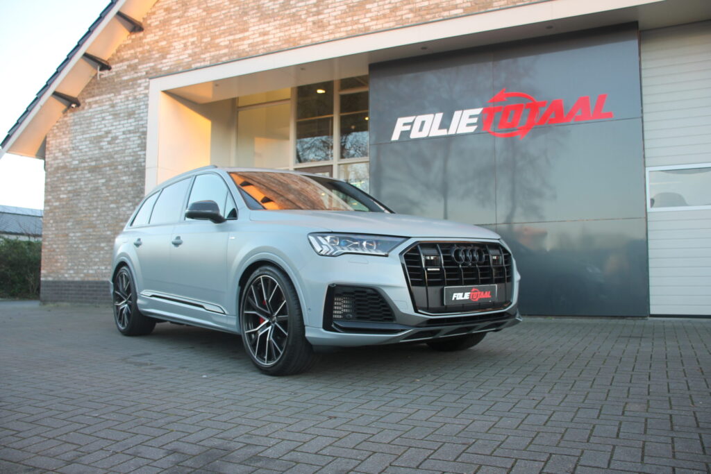 Audi Q7 e-tron in matte PPF