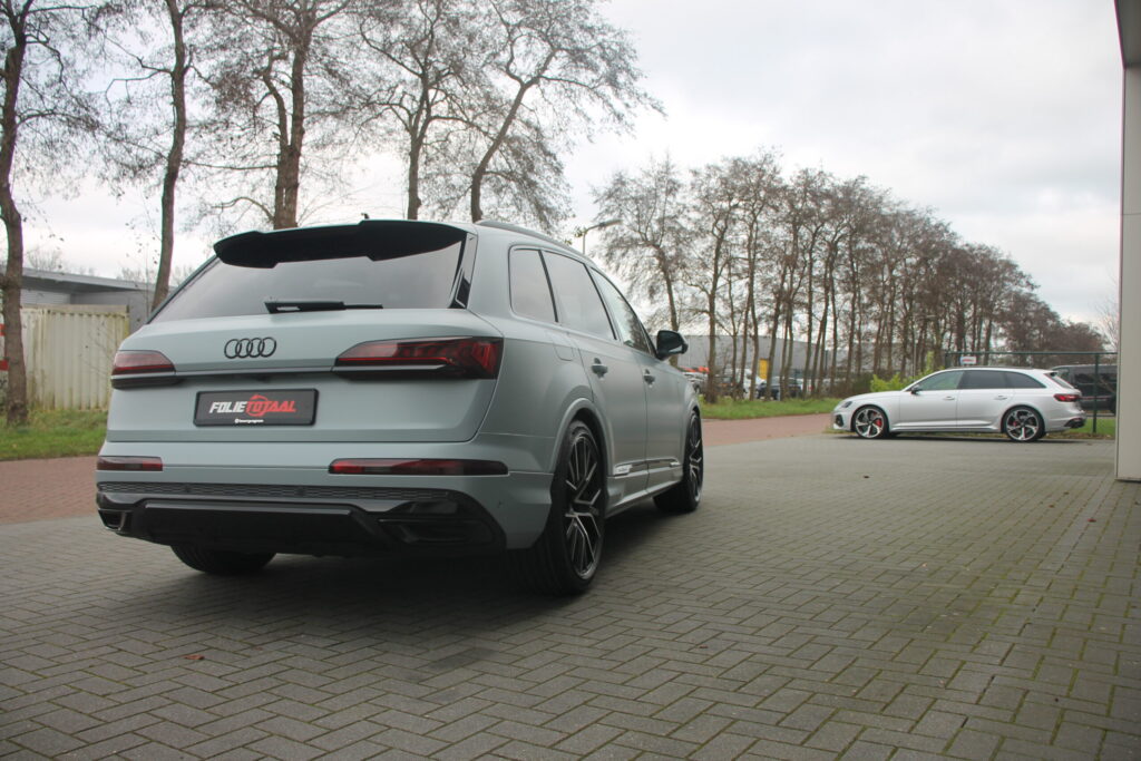 Audi Q7 e-tron in matte PPF