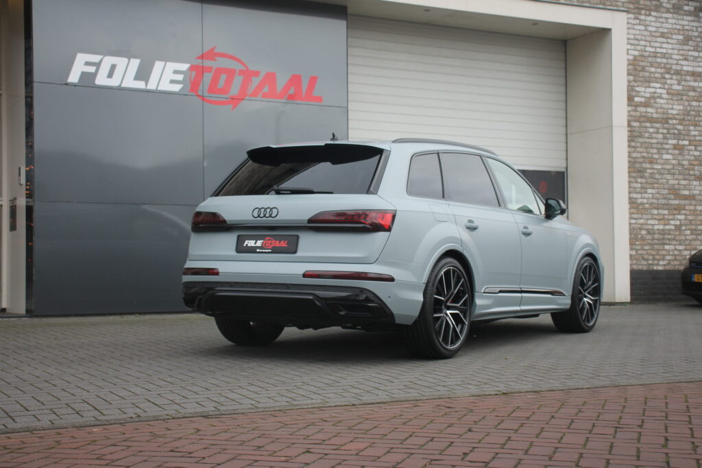 Audi Q7 e-tron in matte PPF