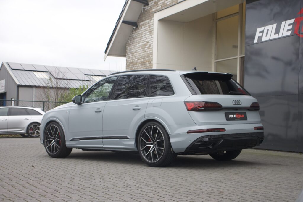 Audi Q7 e-tron in matte PPF