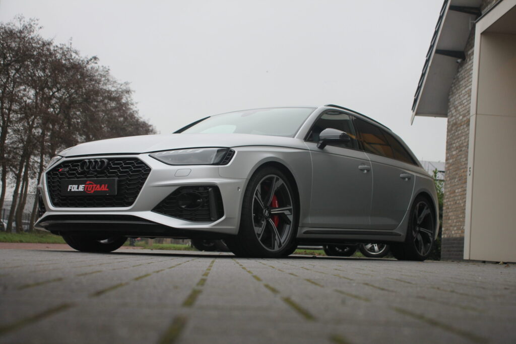 Audi RS4 in FrozenSilver