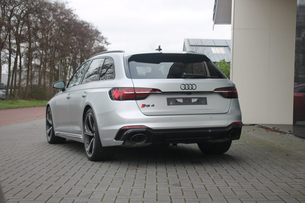 Audi RS4 in FrozenSilver