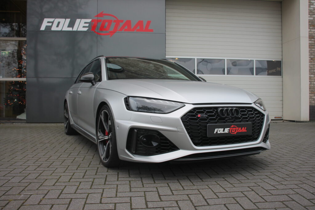 Audi RS4 in FrozenSilver