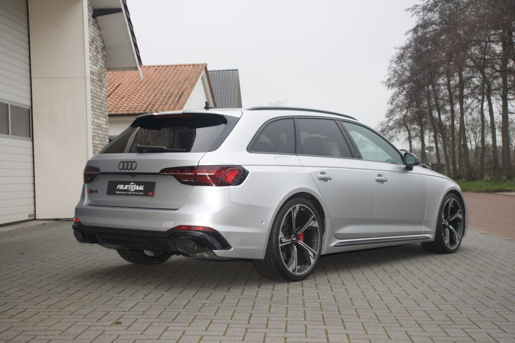 Audi RS4 in FrozenSilver