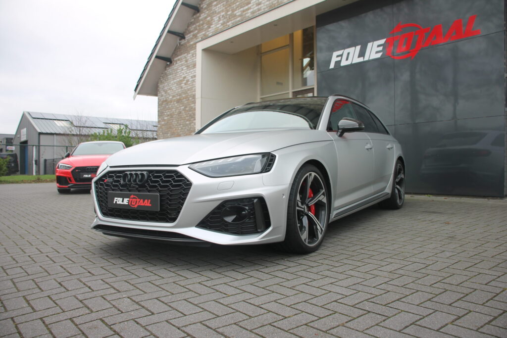 Audi RS4 in FrozenSilver