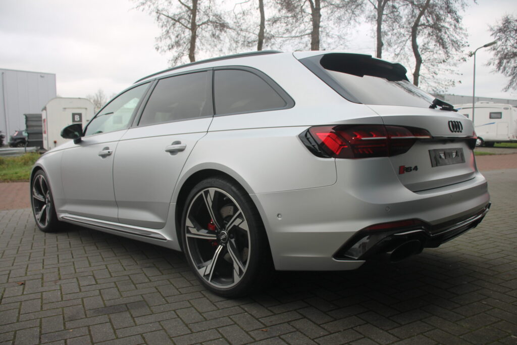 Audi RS4 in FrozenSilver