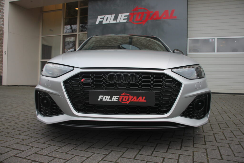 Audi RS4 in FrozenSilver