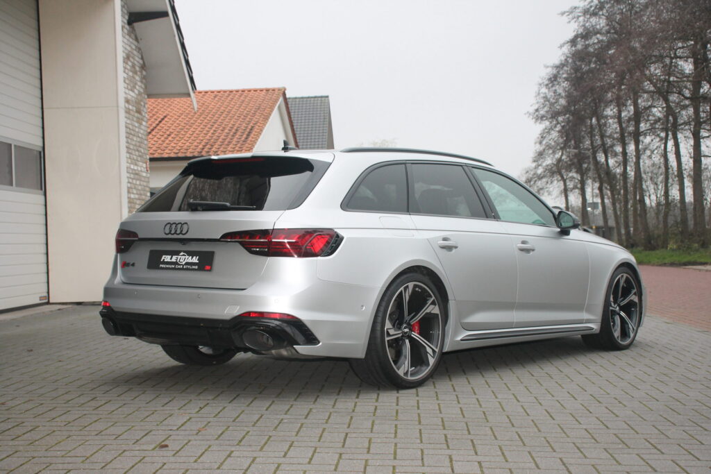 Audi RS4 in FrozenSilver