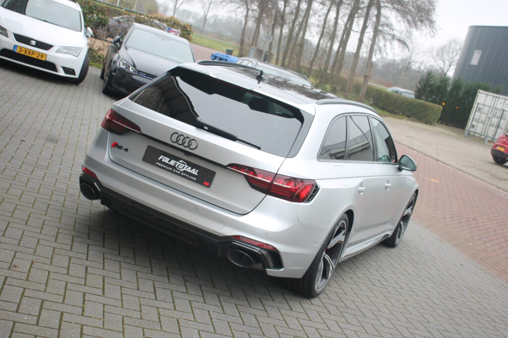 Audi RS4 in FrozenSilver