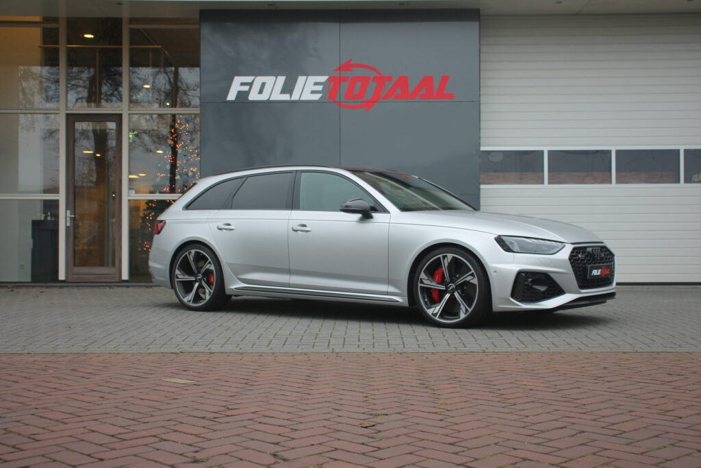 Audi RS4 in FrozenSilver