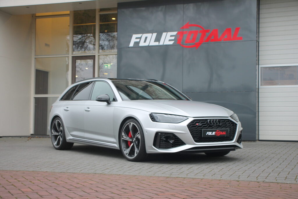 Audi RS4 in FrozenSilver