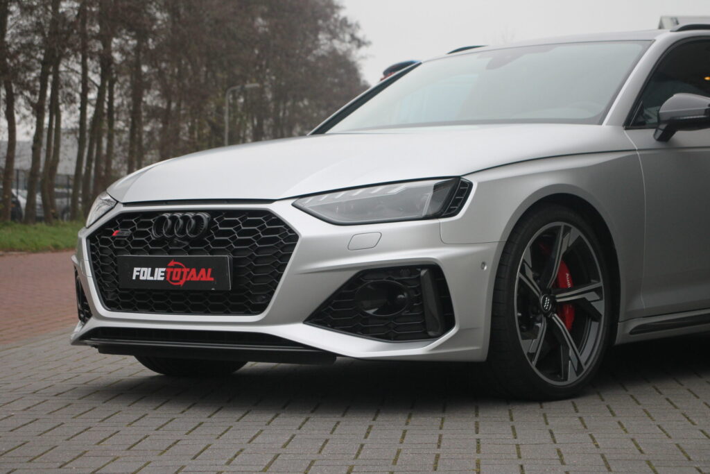 Audi RS4 in FrozenSilver