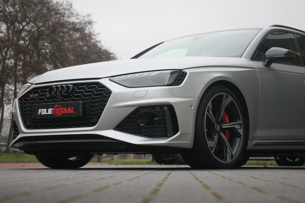 Audi RS4 in FrozenSilver