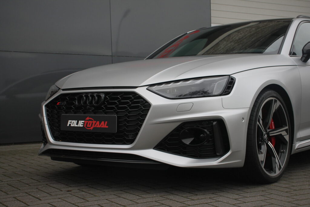 Audi RS4 in FrozenSilver