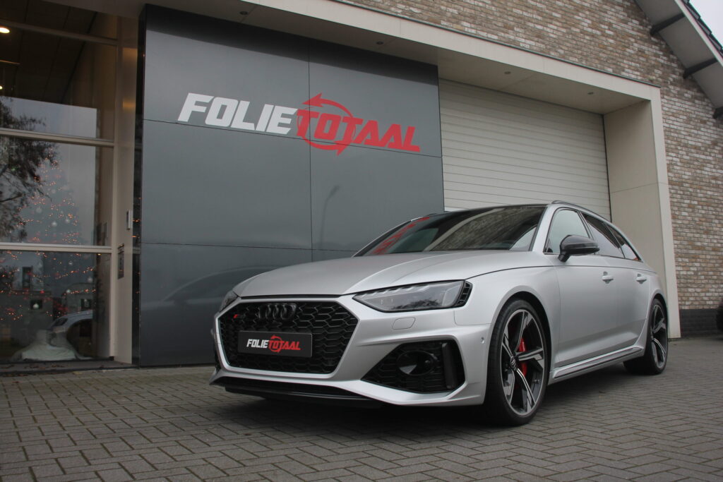 Audi RS4 in FrozenSilver