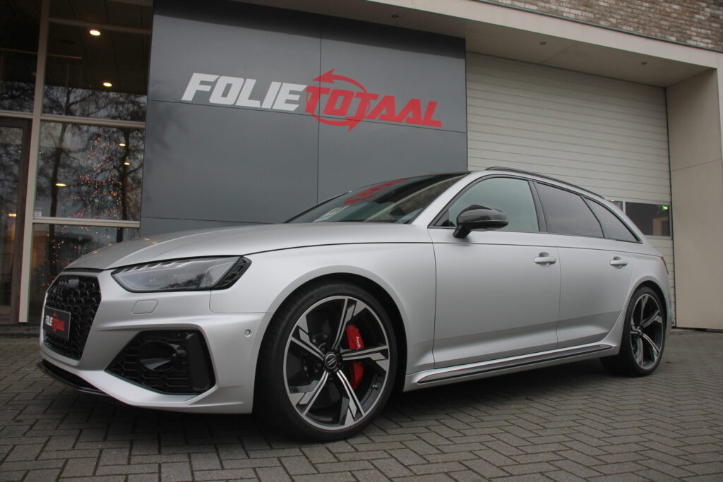 Audi RS4 in FrozenSilver