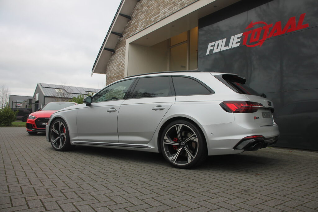 Audi RS4 in FrozenSilver