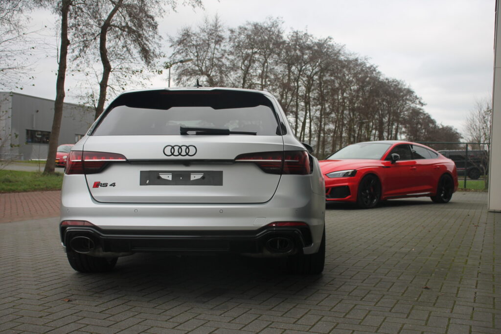 Audi RS4 in FrozenSilver