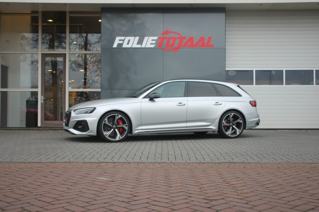 Audi RS4 in FrozenSilver