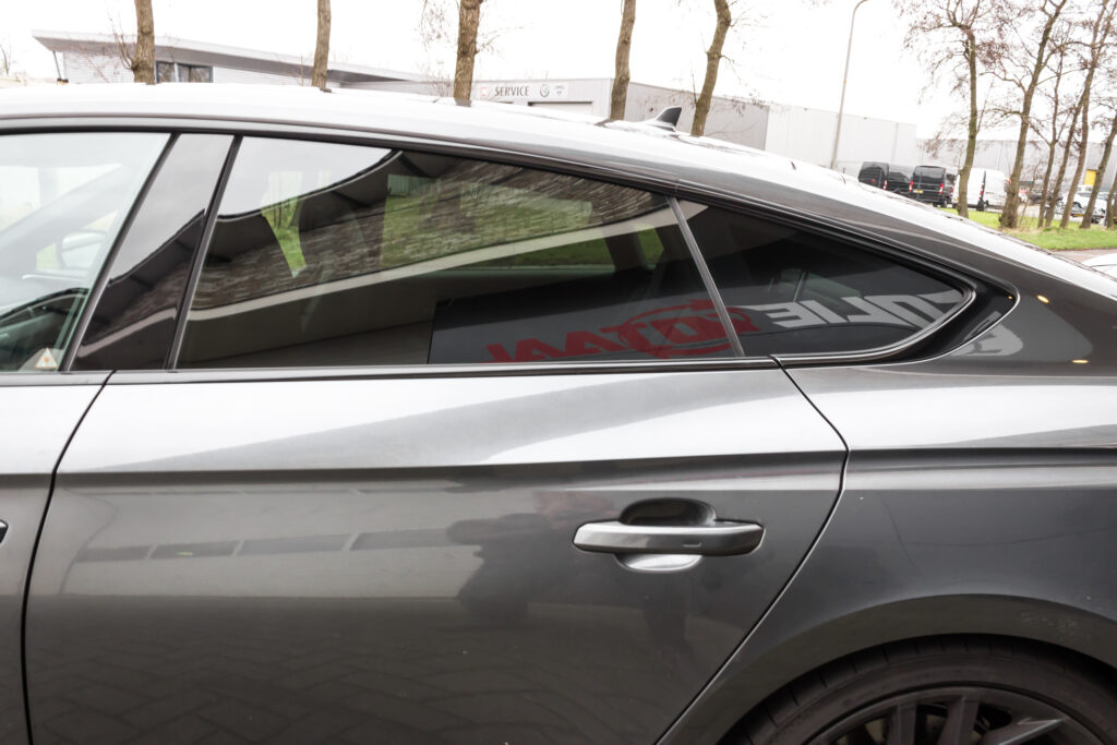 Audi RS5 ruiten achter de B-stijl getint