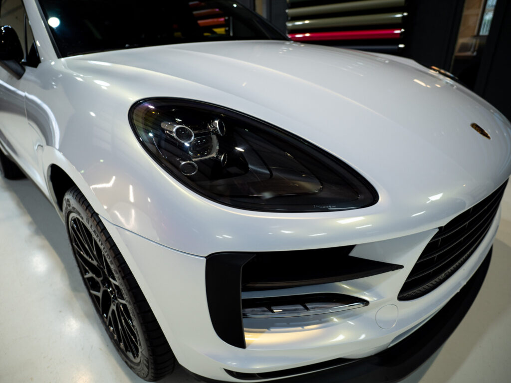 Porsche Macan Pearl Gold White