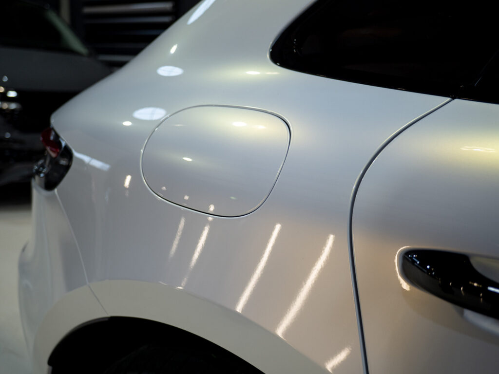 Porsche Macan Pearl Gold White