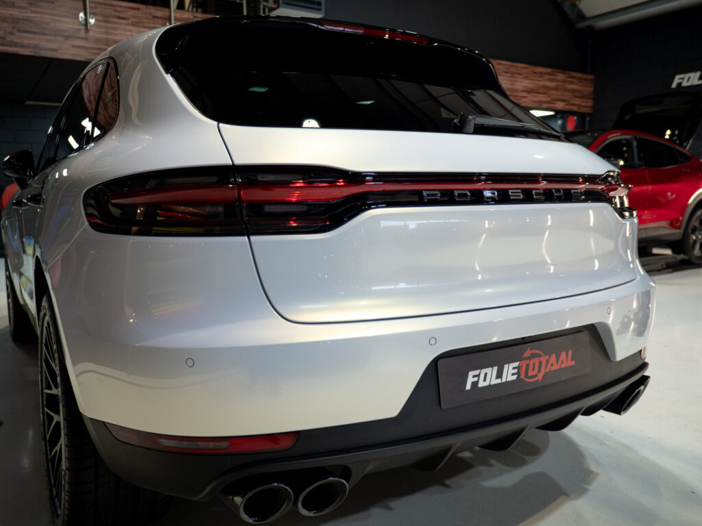 Porsche Macan Pearl Gold White