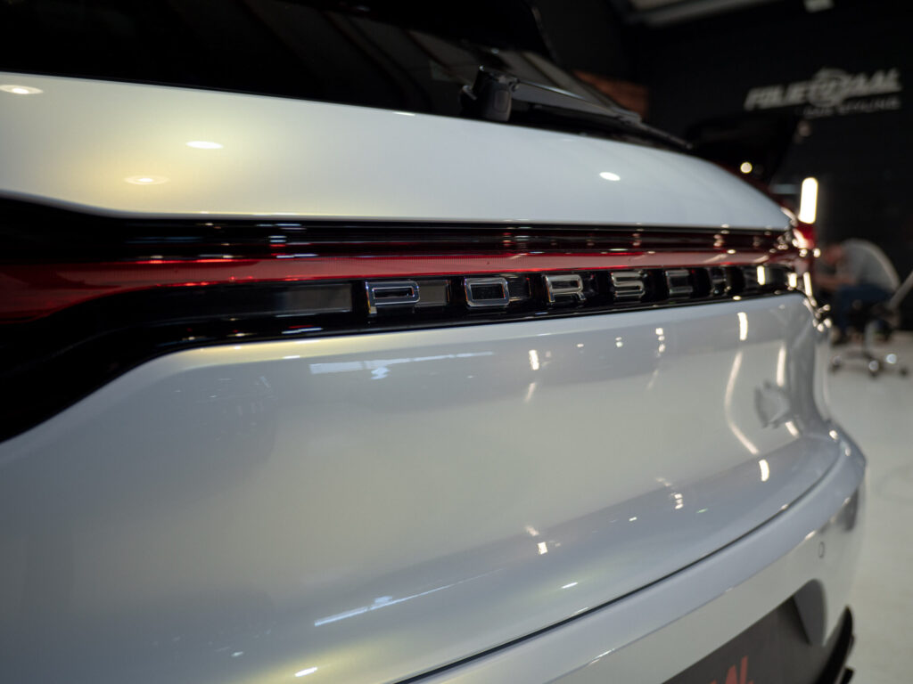Porsche Macan Pearl Gold White