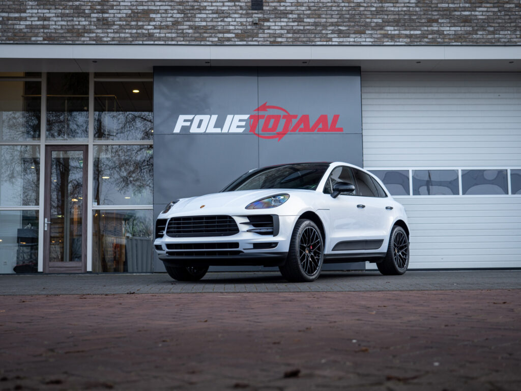 Porsche Macan Pearl Gold White