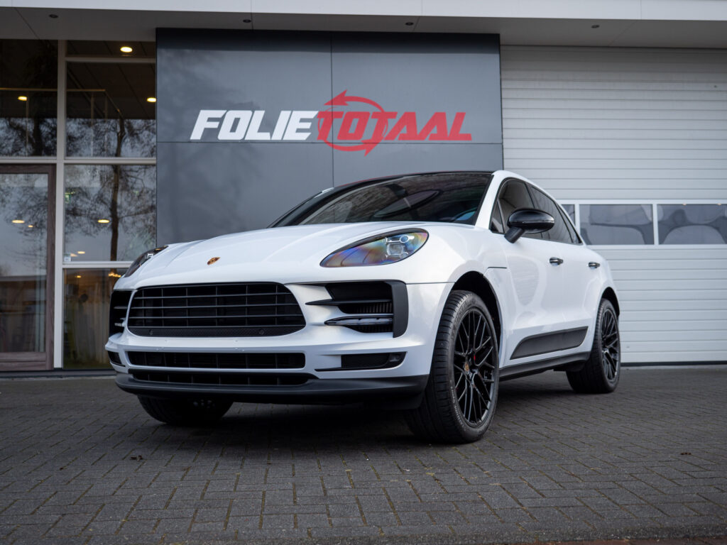 Porsche Macan Pearl Gold White