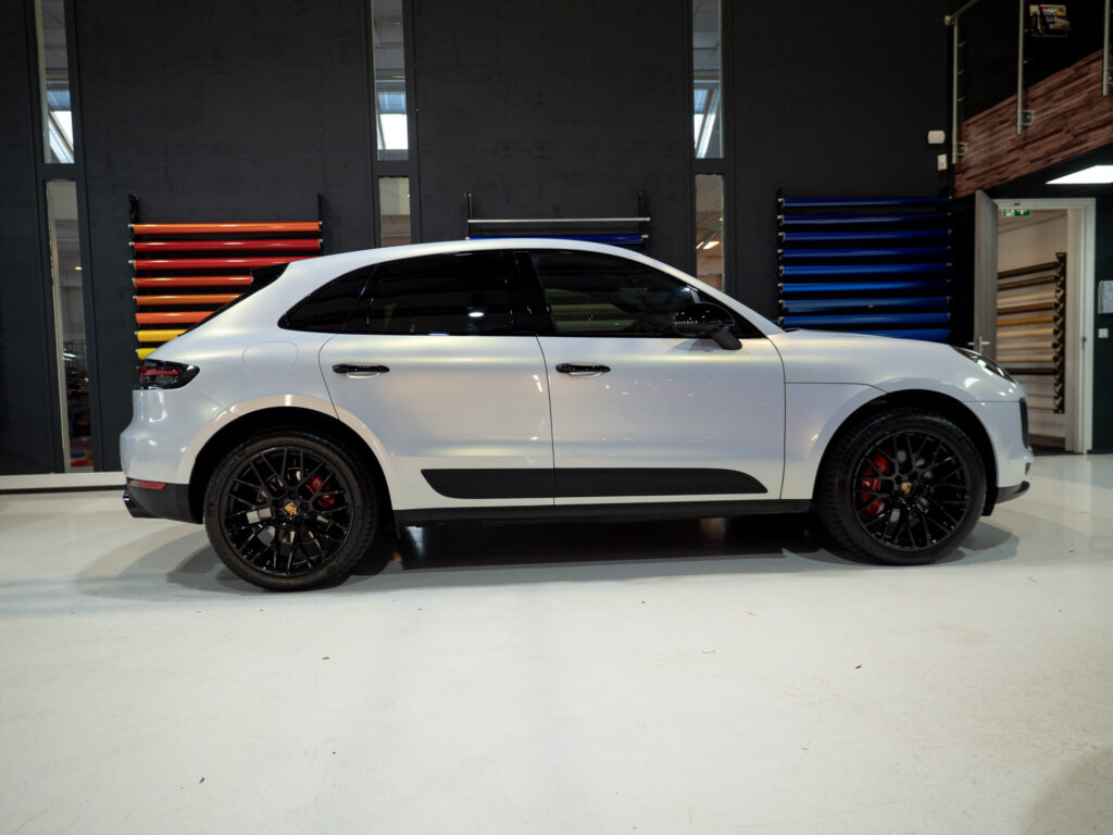 Porsche Macan Pearl Gold White