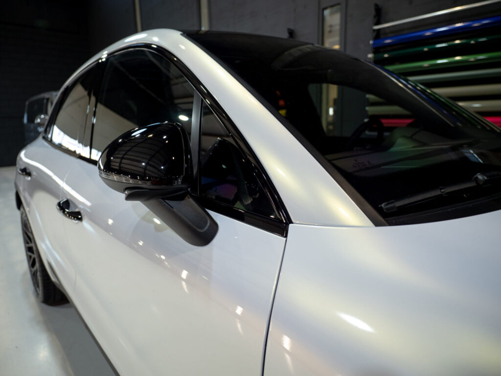 Porsche Macan Pearl Gold White