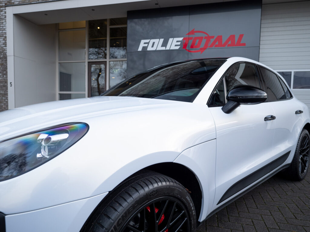 Porsche Macan Pearl Gold White