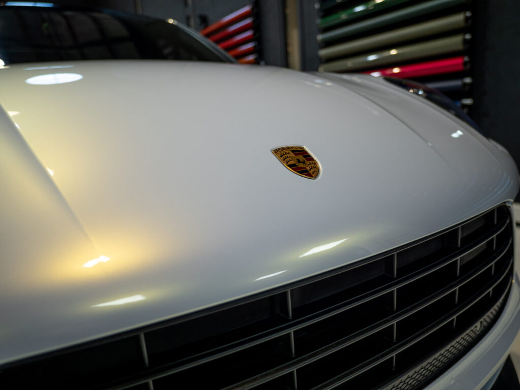 Porsche Macan Pearl Gold White