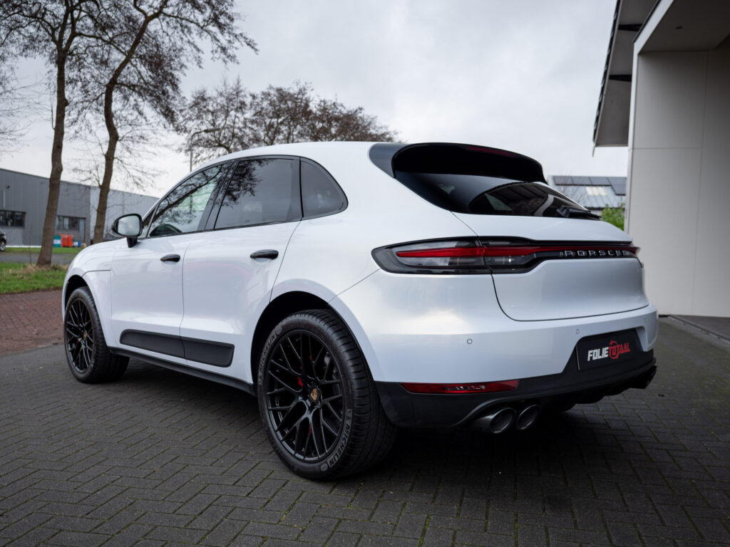 Porsche Macan Pearl Gold White