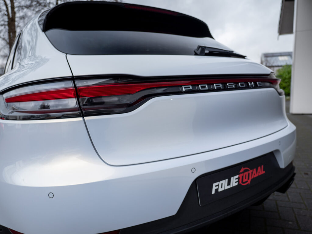 Porsche Macan Pearl Gold White