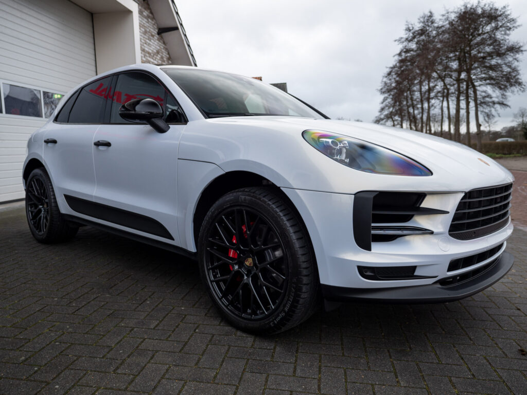 Porsche Macan Pearl Gold White
