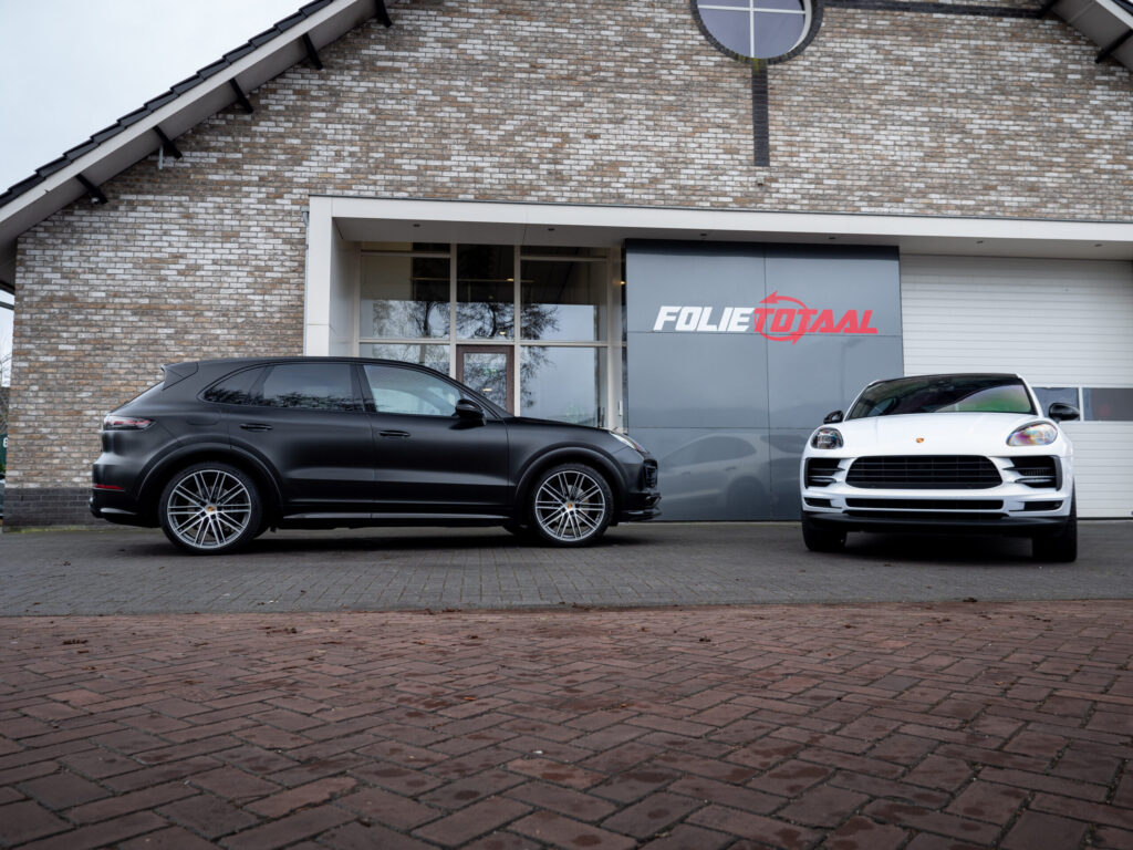 Porsche Macan Pearl Gold White