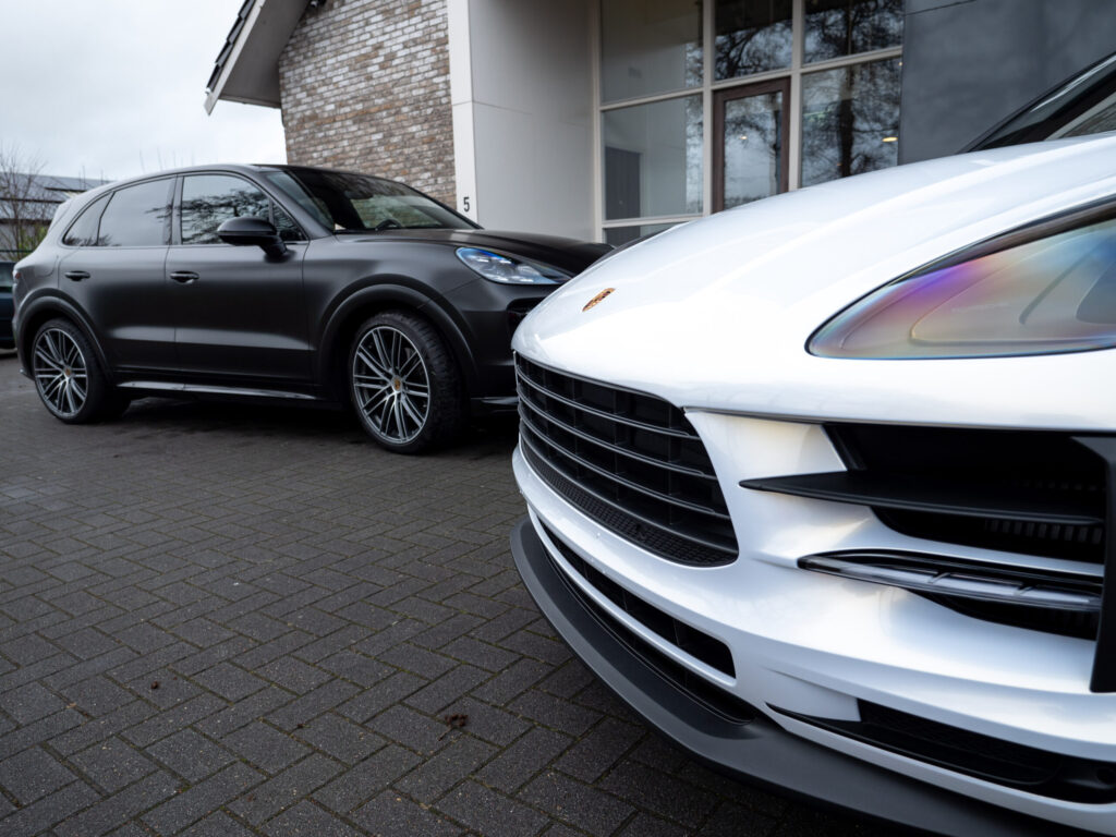 Porsche Macan Pearl Gold White