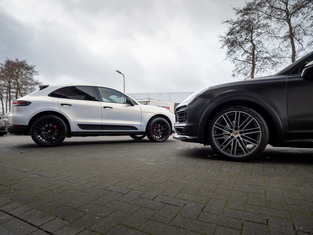 Porsche Macan Pearl Gold White