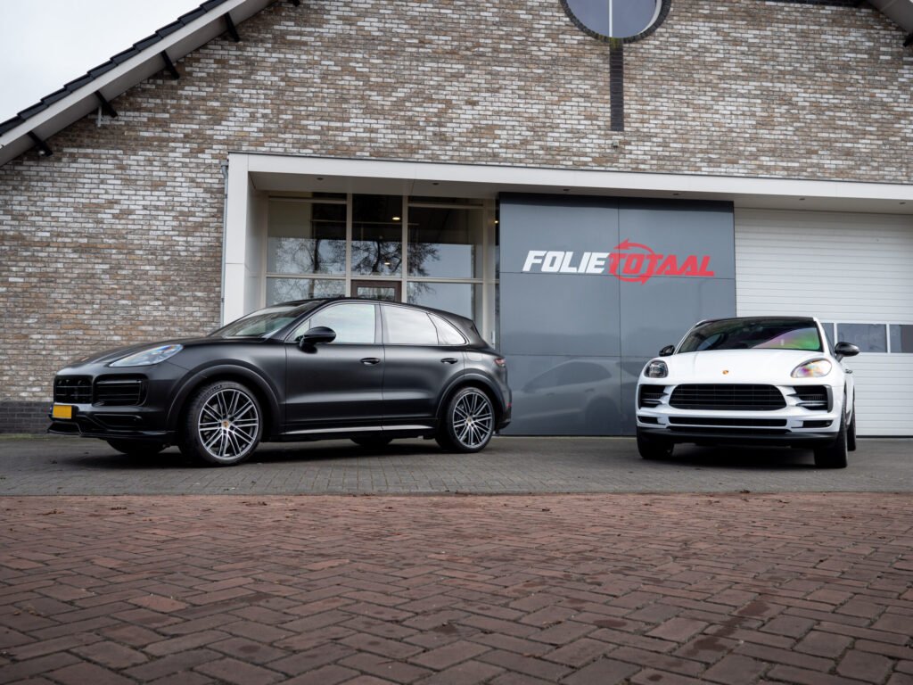 Porsche Macan Pearl Gold White