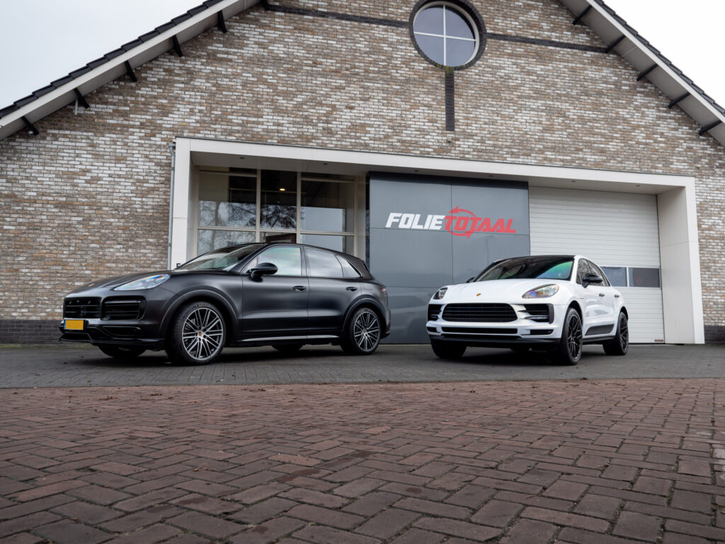 Porsche Macan Pearl Gold White