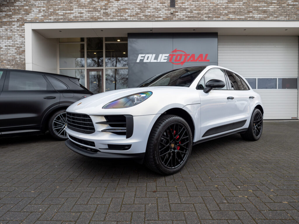 Porsche Macan Pearl Gold White