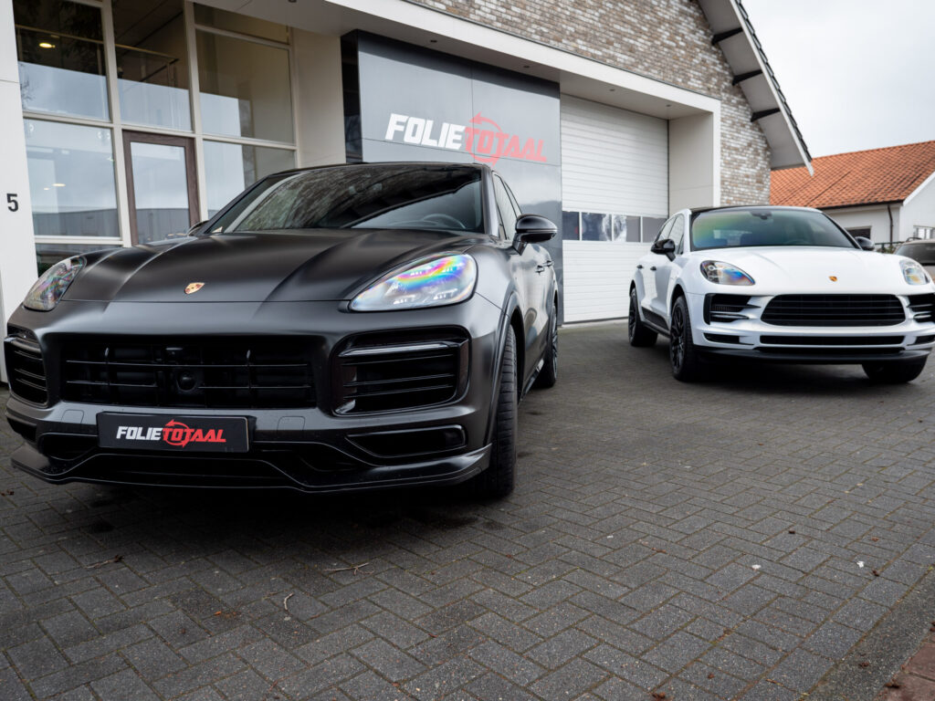 Porsche Macan Pearl Gold White