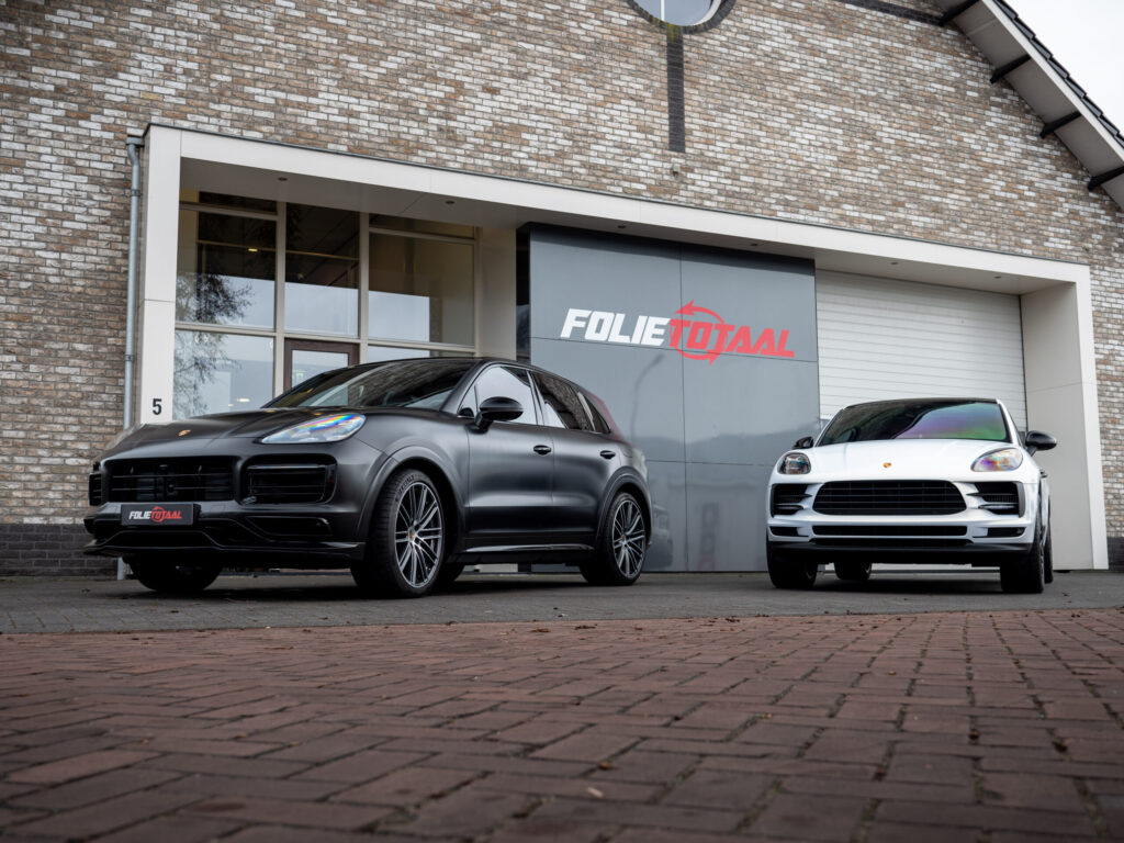 Porsche Macan Pearl Gold White