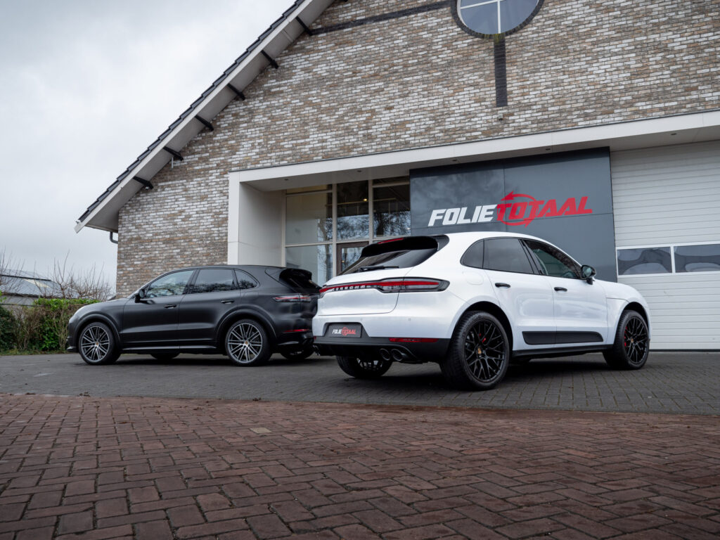 Porsche Macan Pearl Gold White